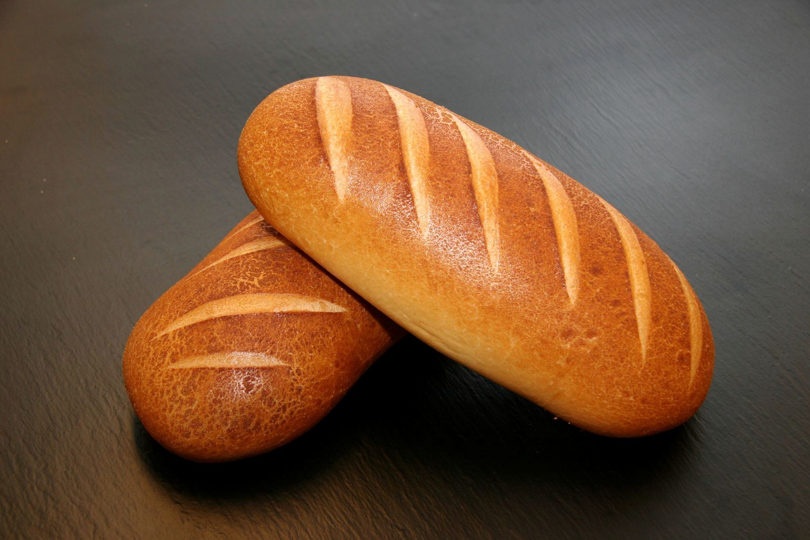 A round country loaf with a flour-dusted crust